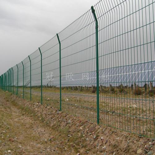 现货双边丝护栏网 绿色铁丝网 护栏网厂家 三角折弯护栏网